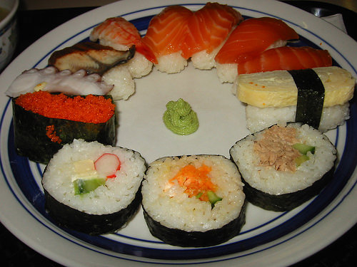 Mixed sushi plate