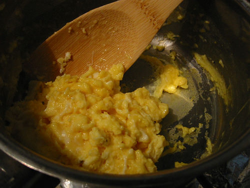 Scrambled eggs in the pan