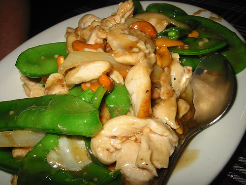 Chicken with cashew nuts and green snow peas