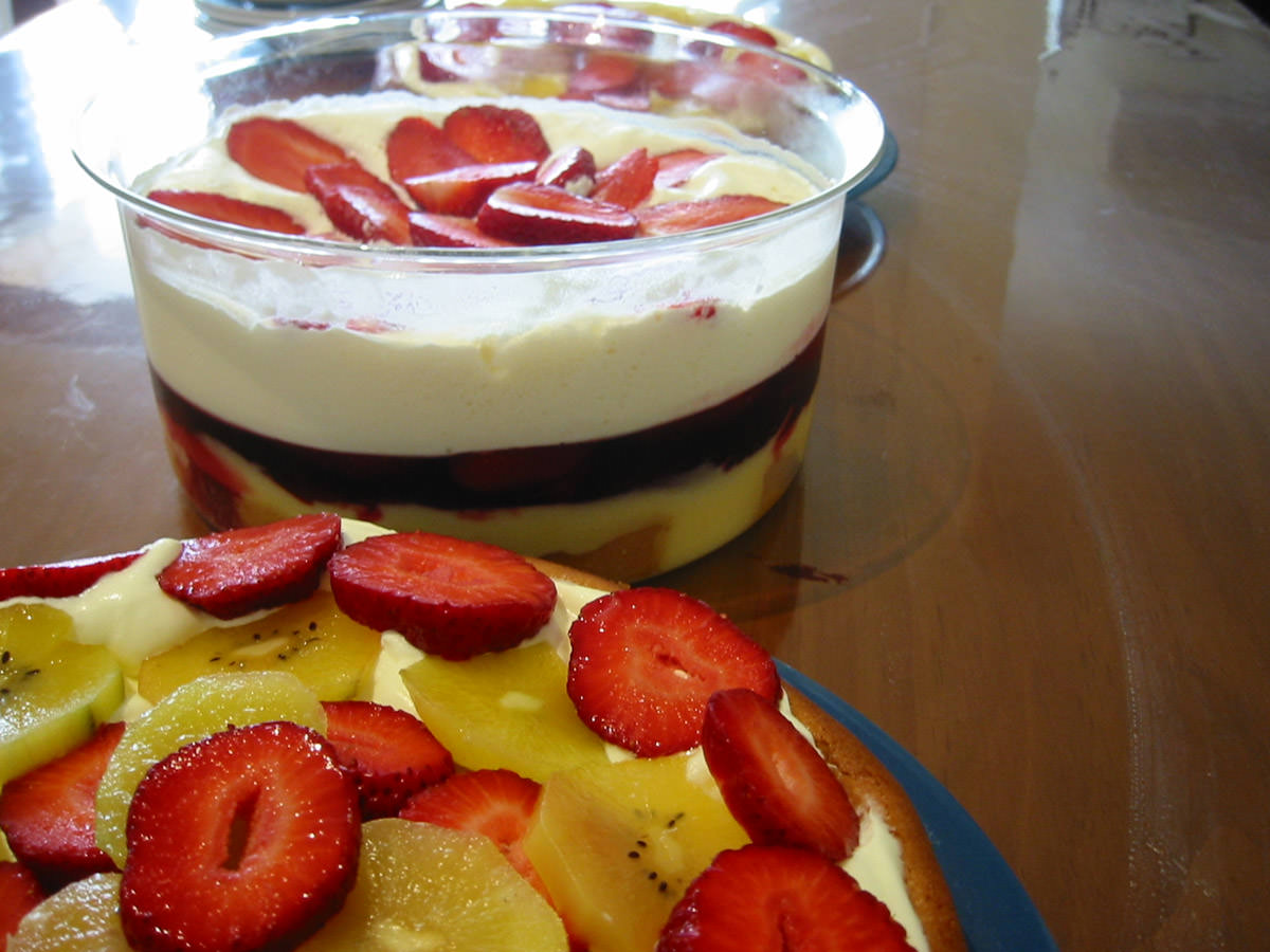 Cheese cake and trifle