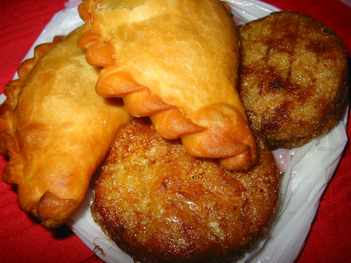 Curry puffs and corned beef patties