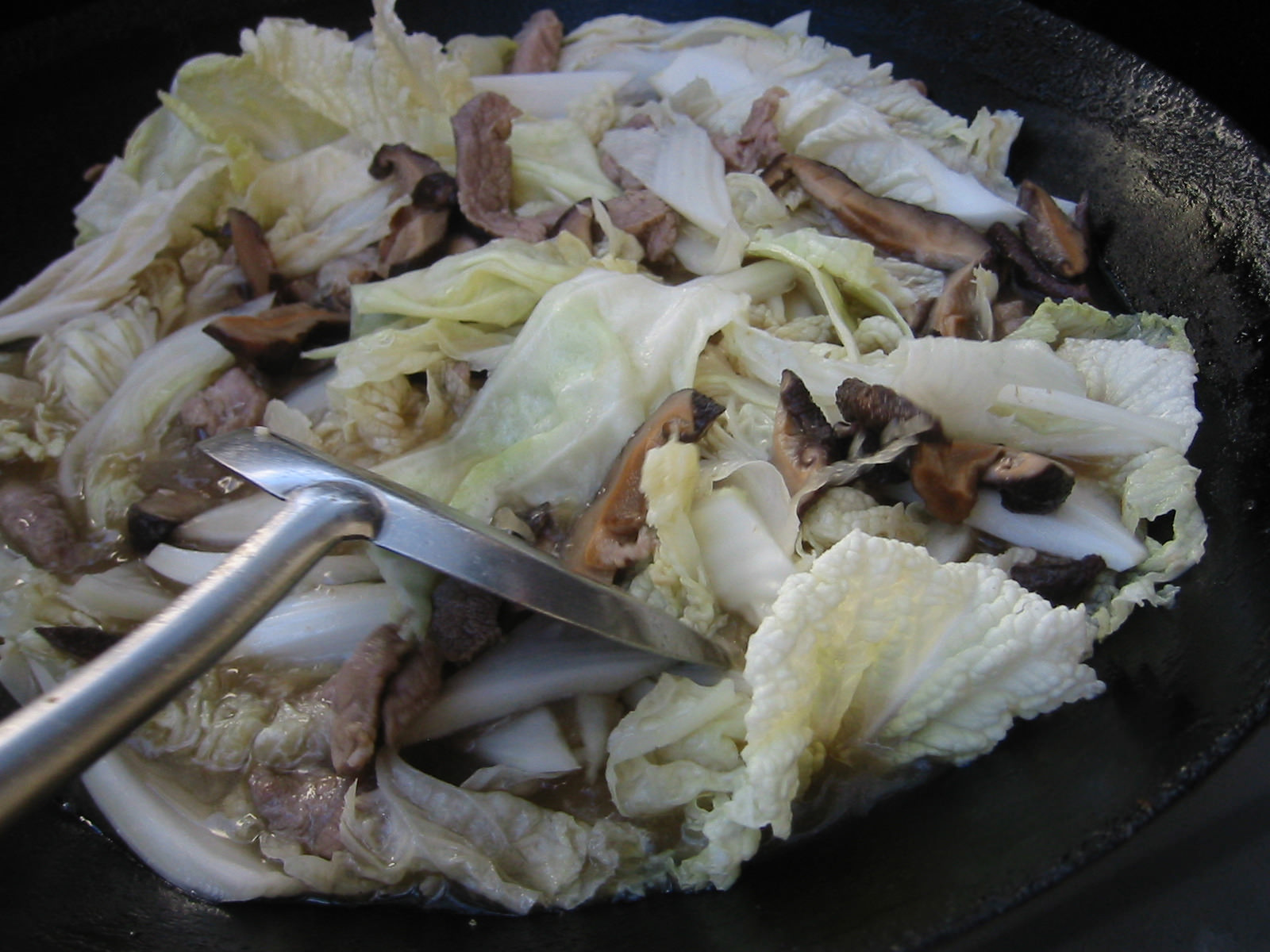 Pork, Chinese cabbage and mushrooms in the wok