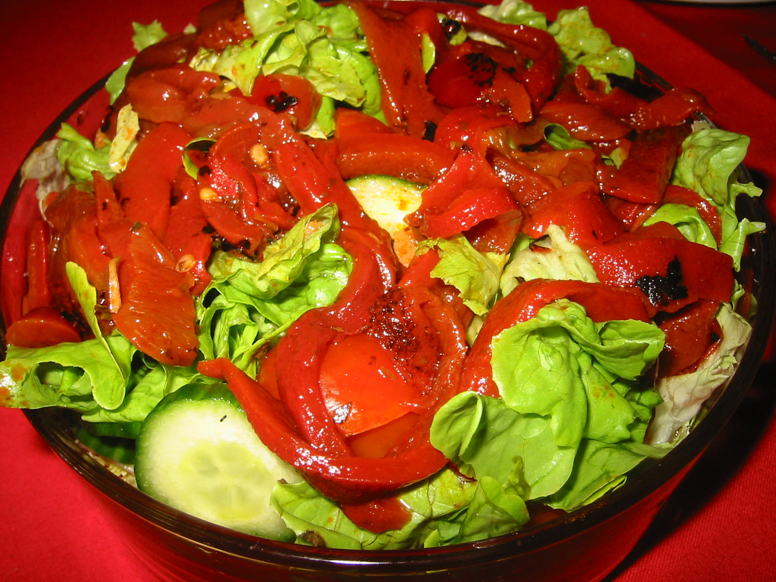 Salad with roasted red capsicum