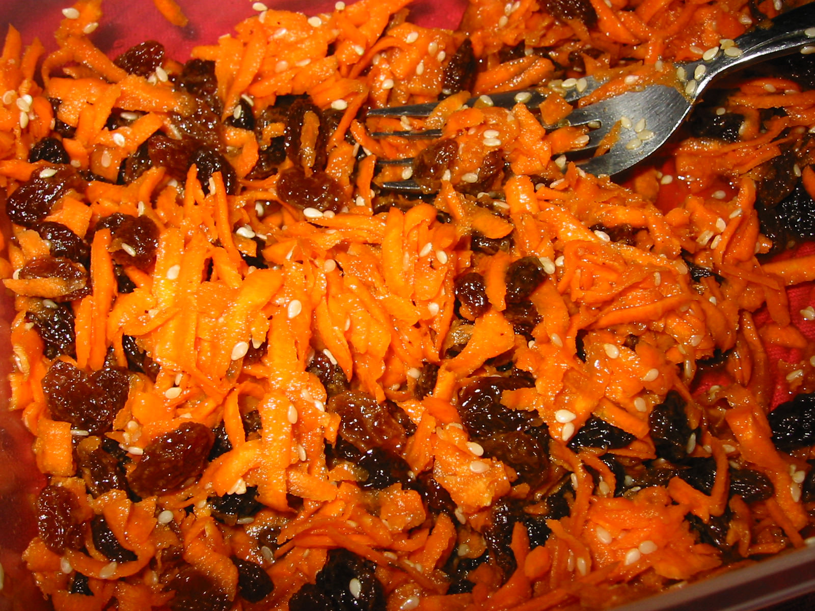 Carrot and sultana salad with sesame oil and honey dressing