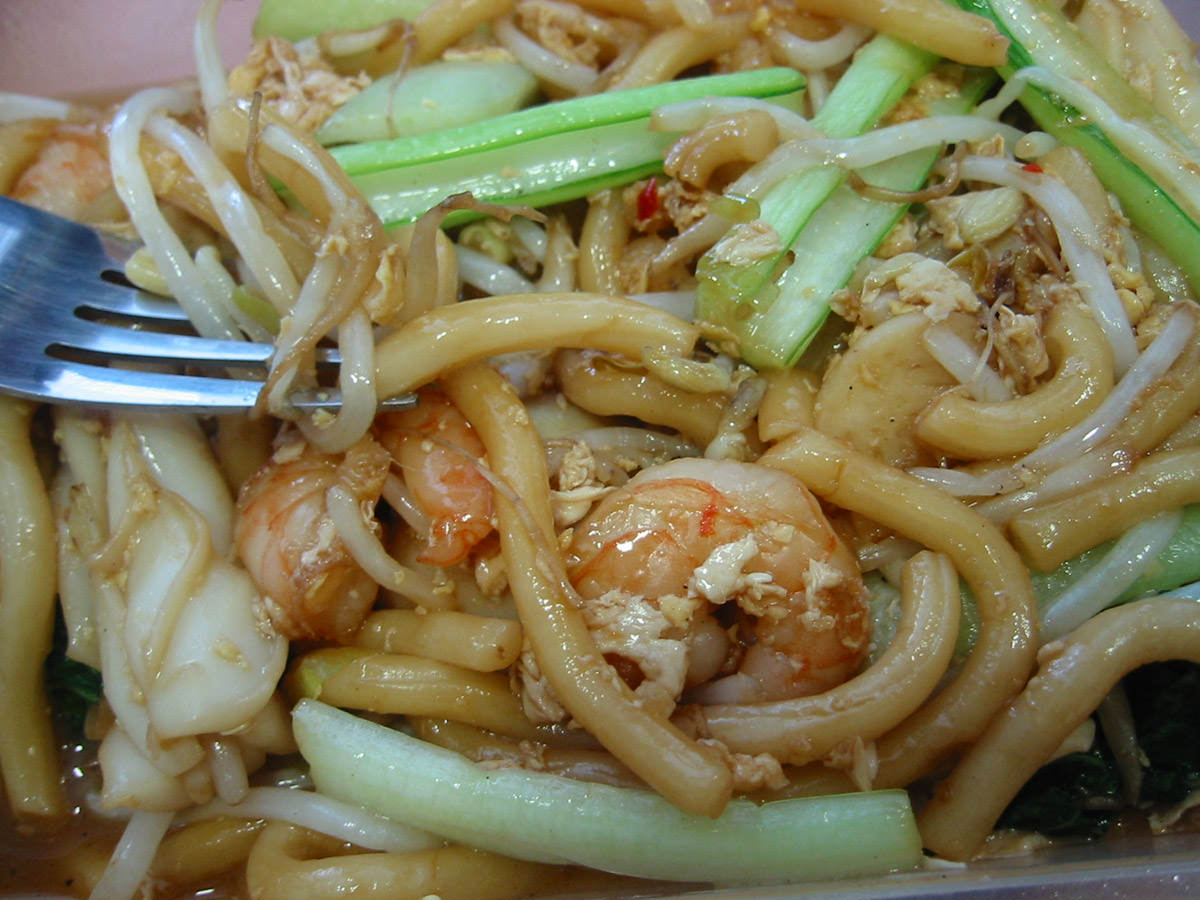 Stir fried seafood fresh noodle