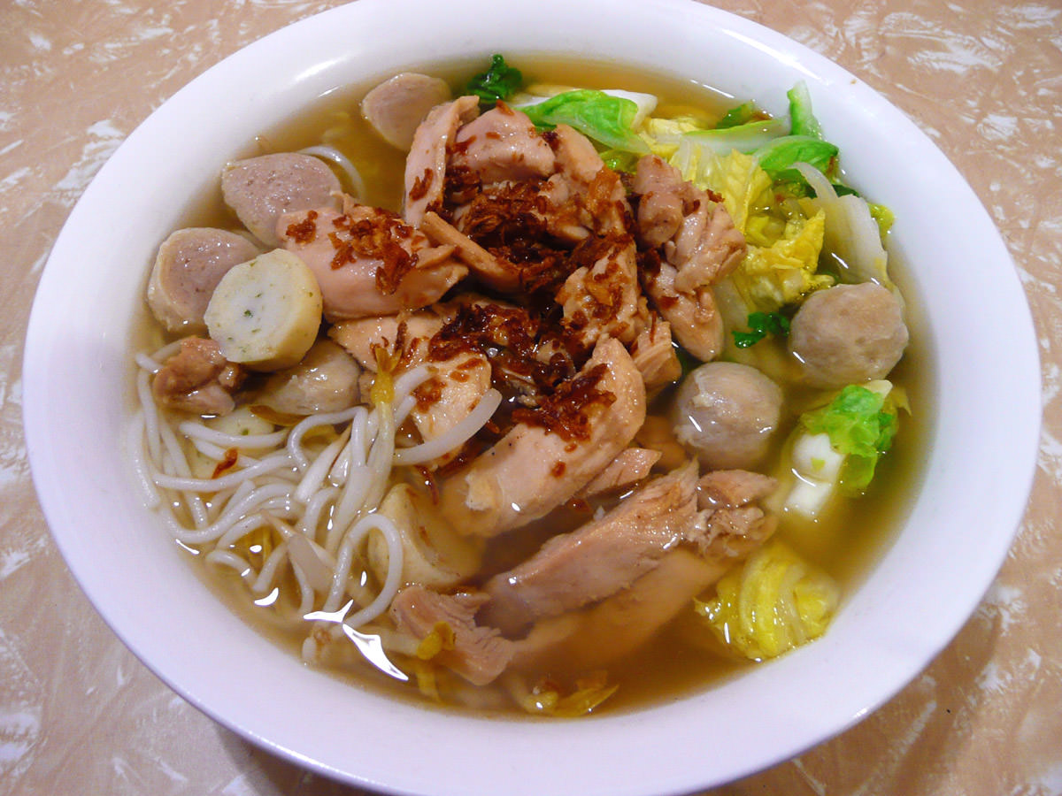 Rice noodle soup