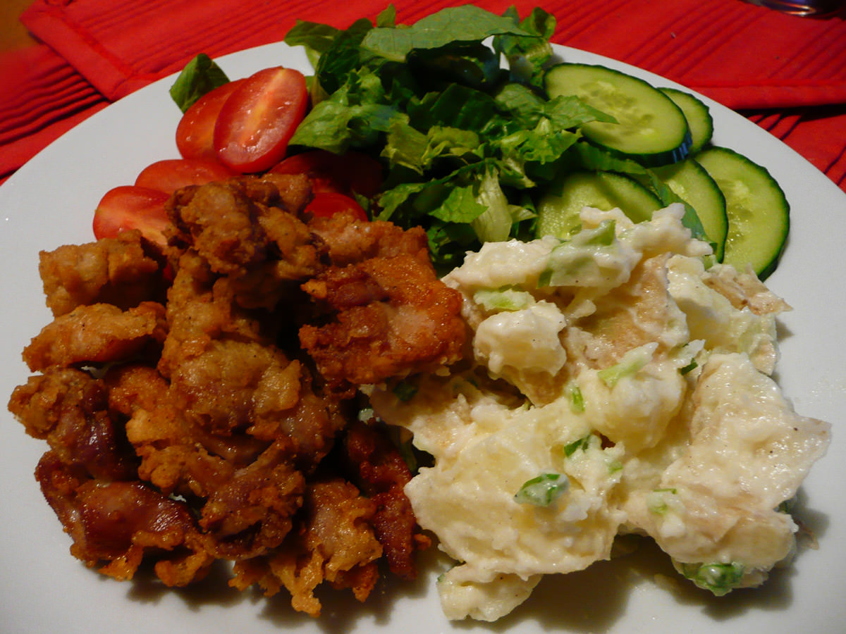 Kentucky chicken with potato  salad and salad