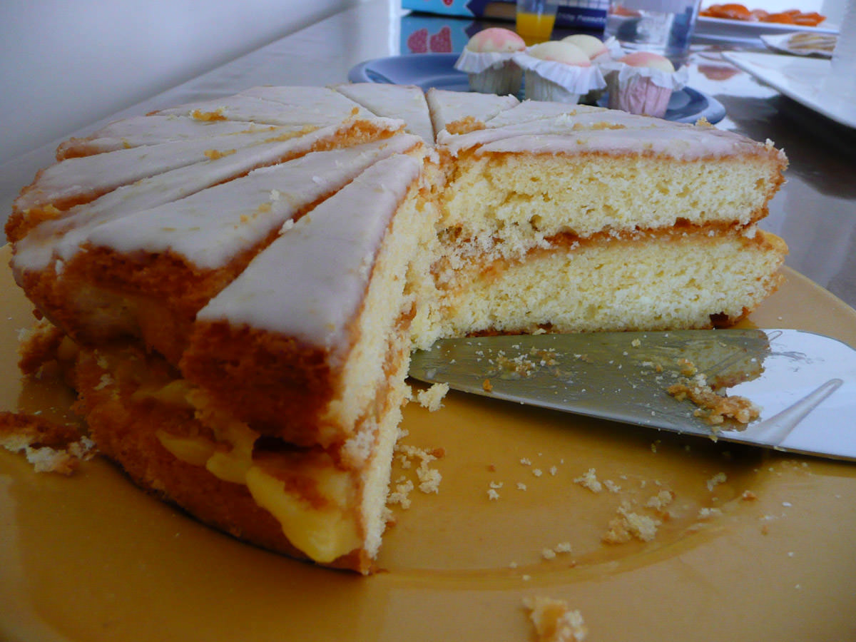 Lemon curd cake sliced