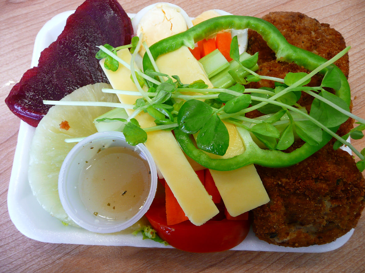 Tuna patties and salad