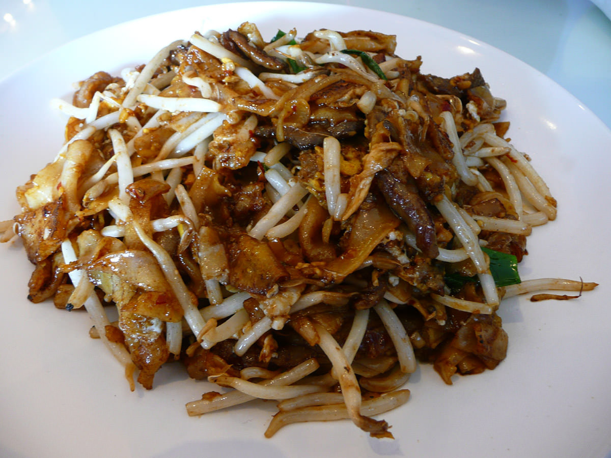 Fried kway teow with beef