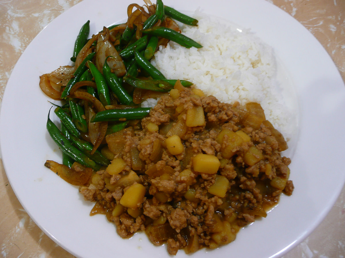 Minchee, stir-fried green beans and rice