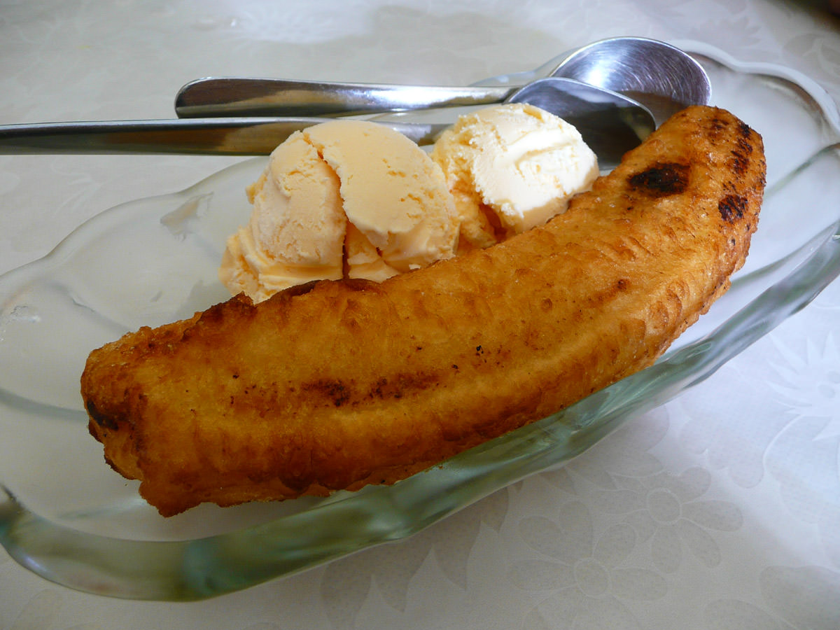 Deep-fried banana with ice cream