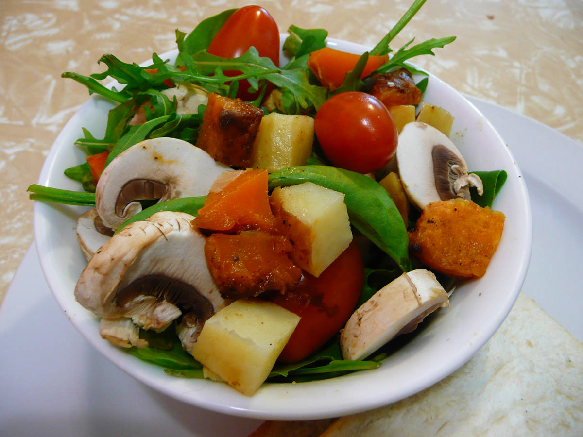 Rocket, spinach and roasted root vegetable salad