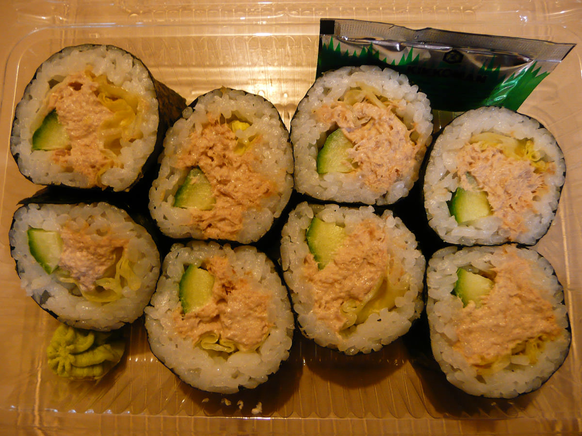 Tuna and mayo sushi