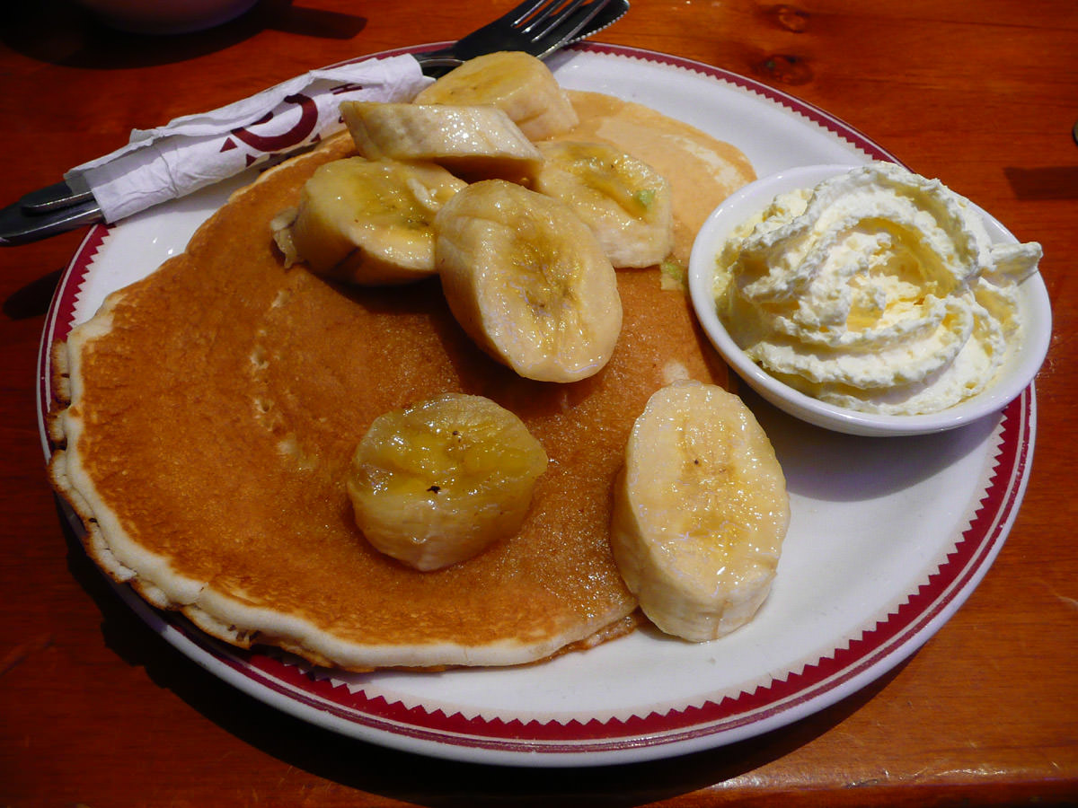Pancakes with banana and cream