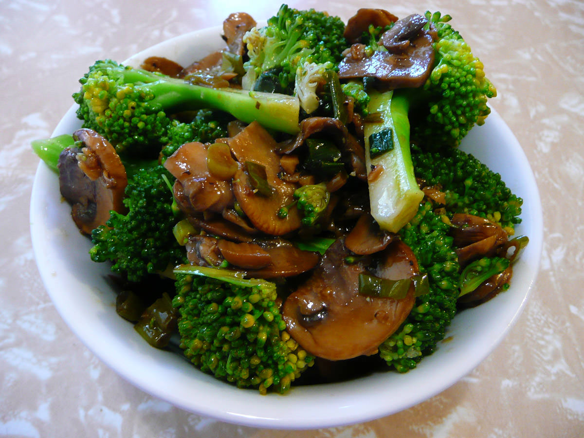 Broccoli and marinated mushroom salad
