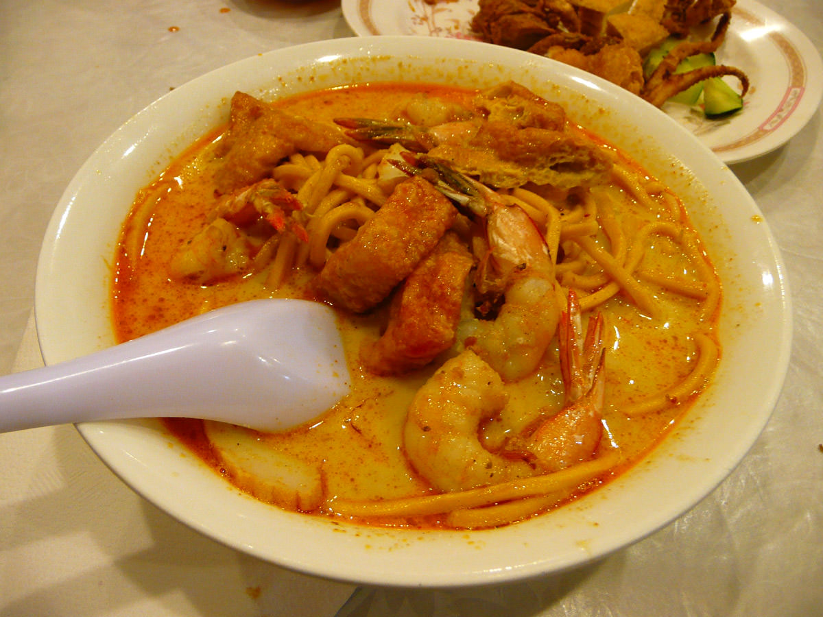Seafood curry laksa