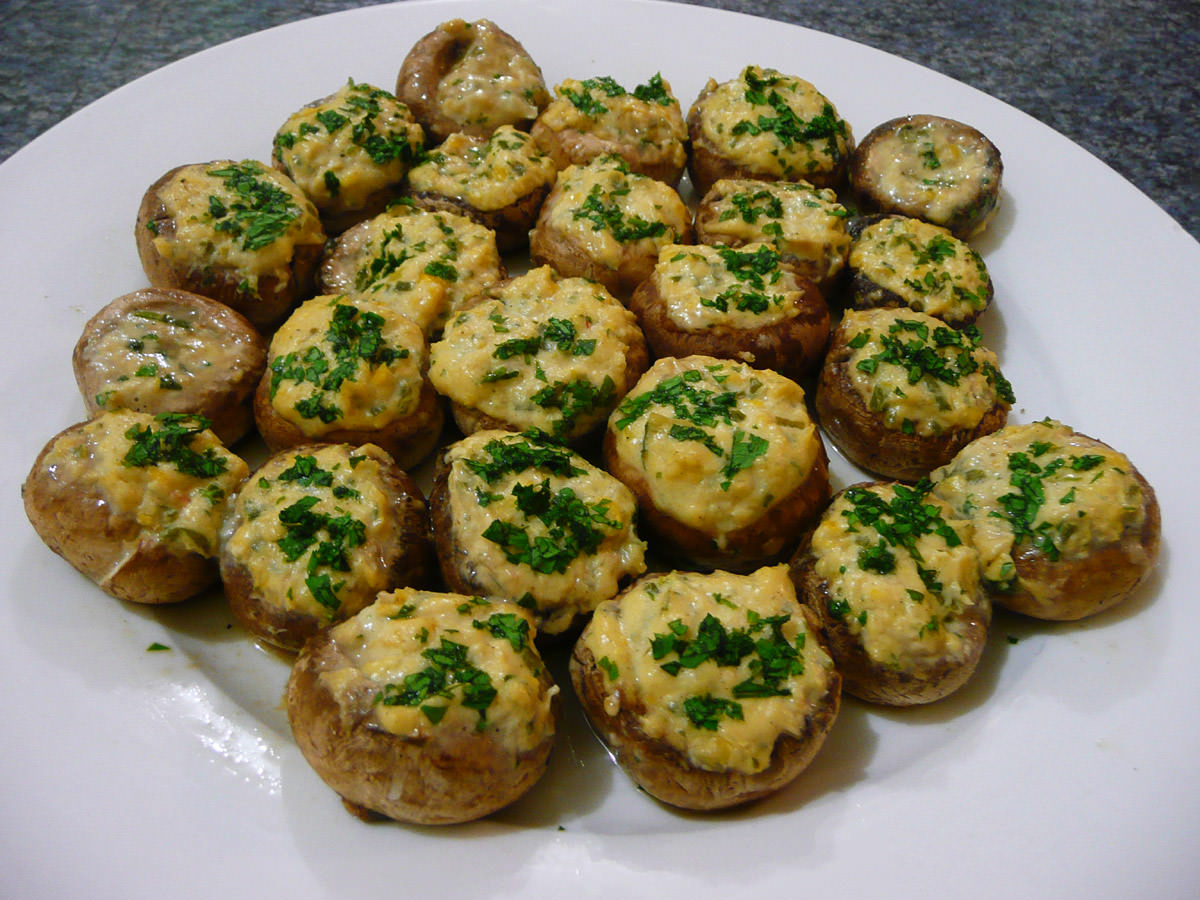 Baked stuffed mushrooms (stuffed with creamy crab and corn dip)