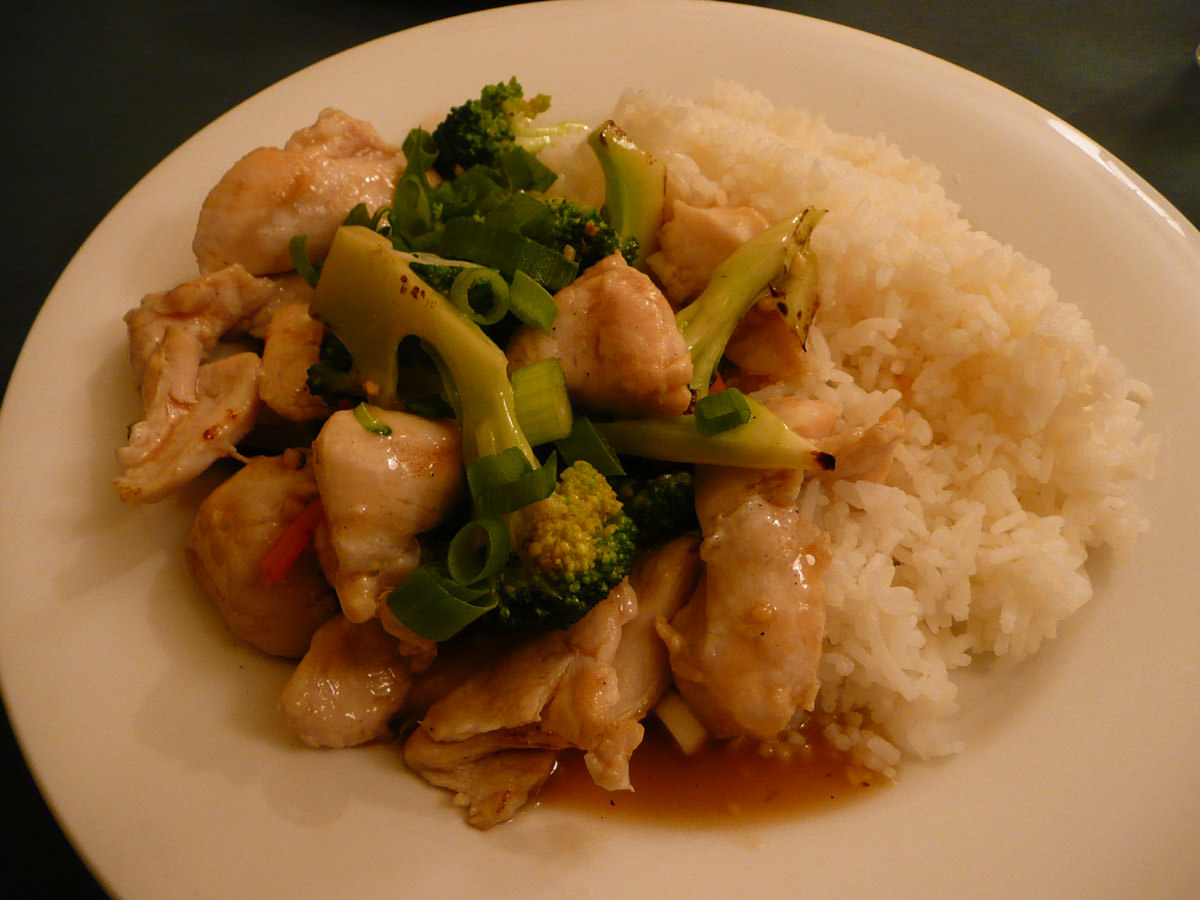 Broccoli and chicken stir-fry with garlic sauce, and rice