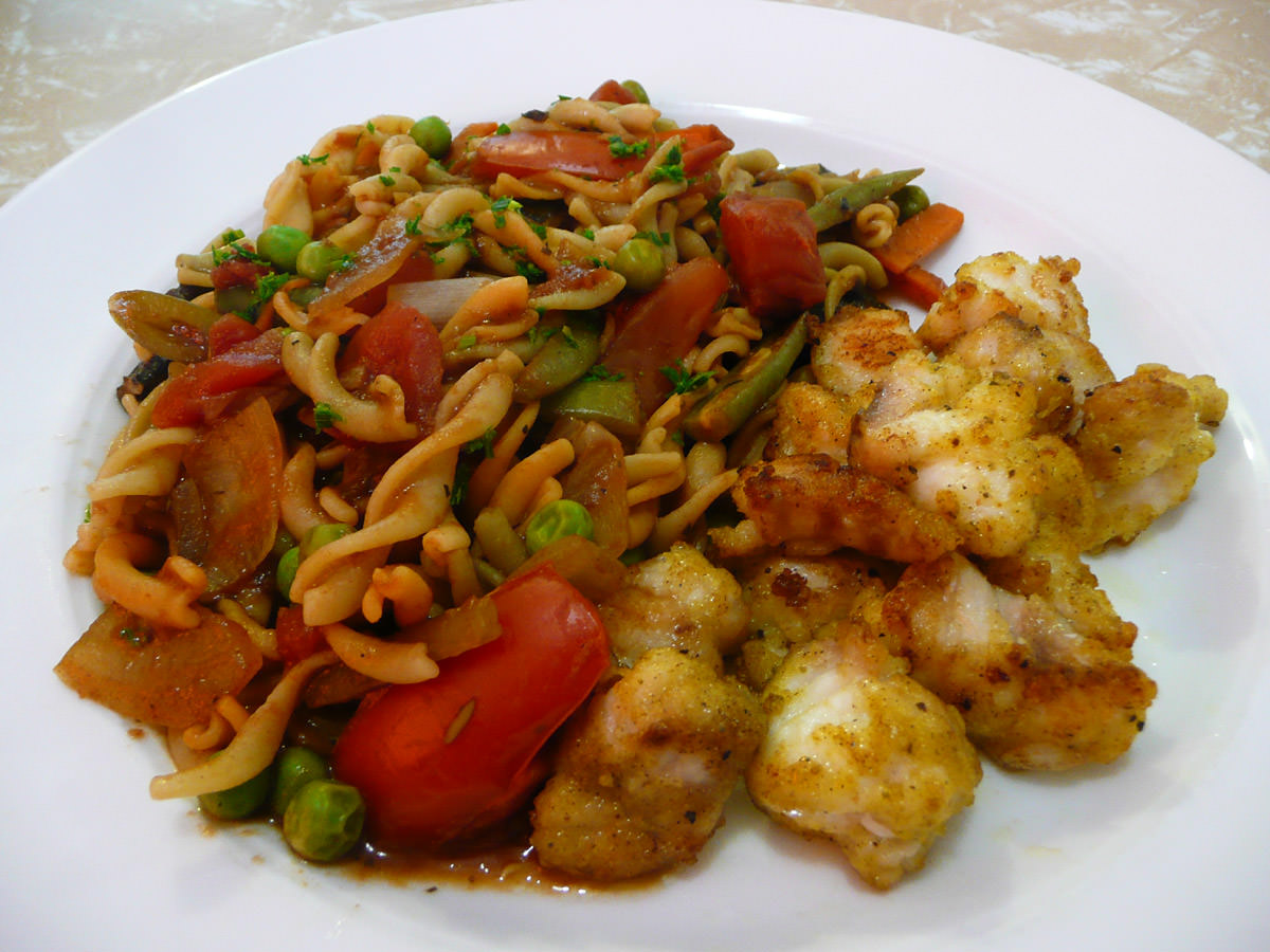Vegetable pasta and fried fish