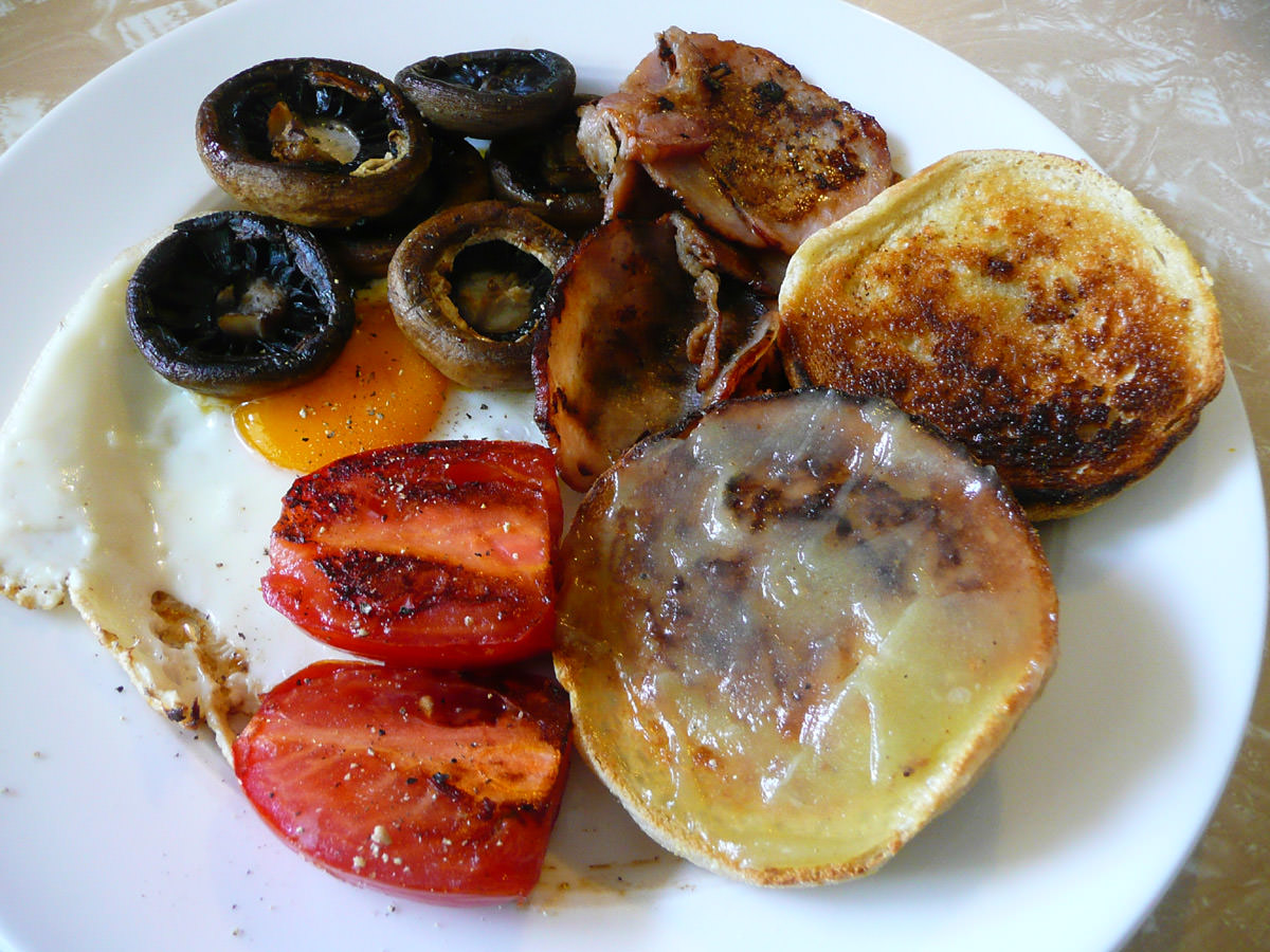Fry-up - bacon, egg, tomato, mushrooms, English muffin