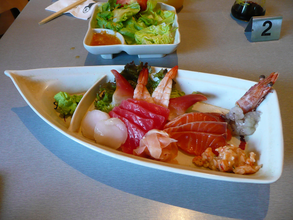 Edo deluxe sashimi combination - the boat-shaped dish