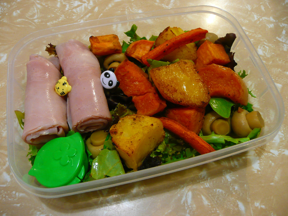 Honey-glazed ham, roasted vegetables and salad bento