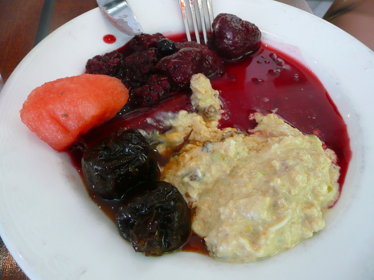 Jac's sweet plate (bircher muesli and fruit)