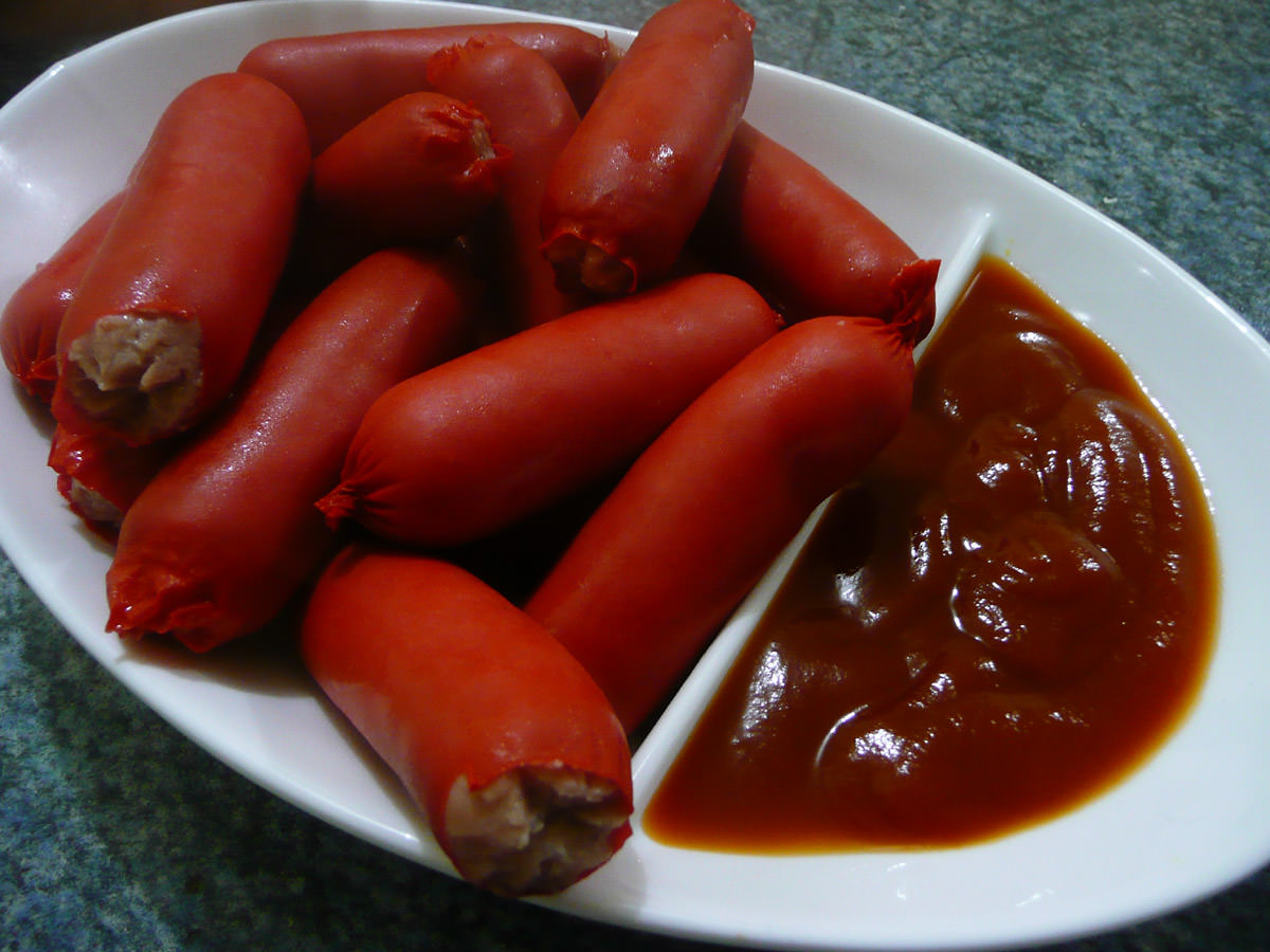 Little boys (sausages) with tomato sauce