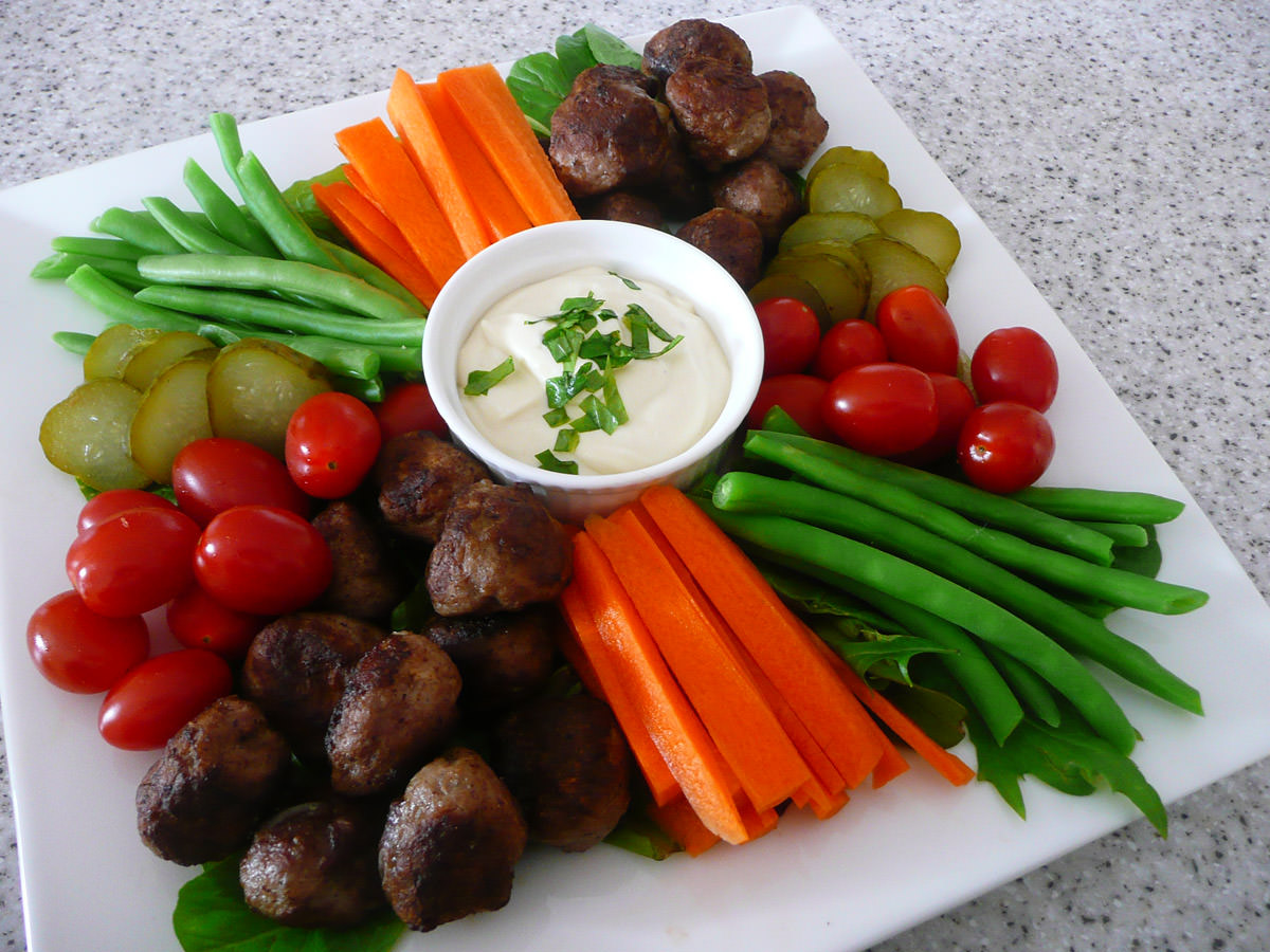 Lamb meatballs and vegetables with aioli