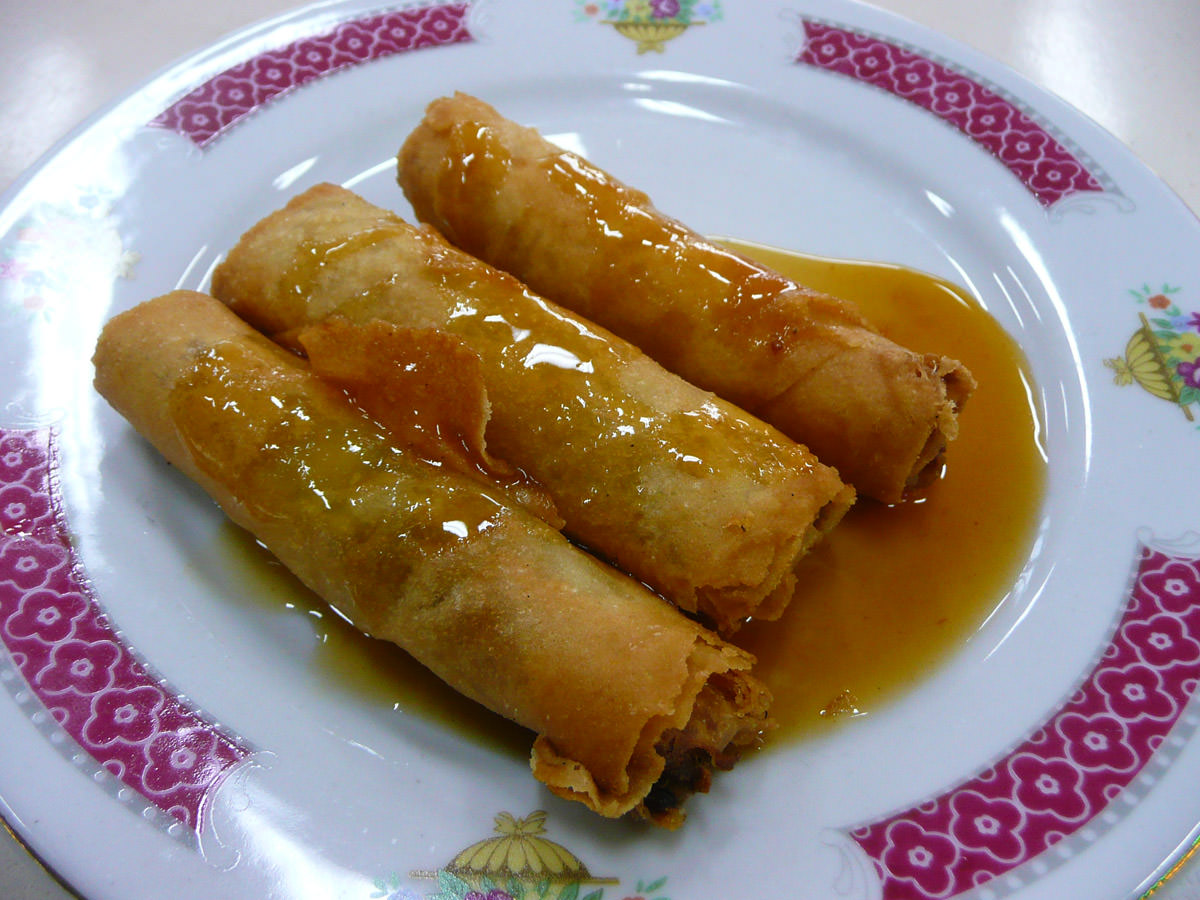 Spring rolls in sweet and sour sauce