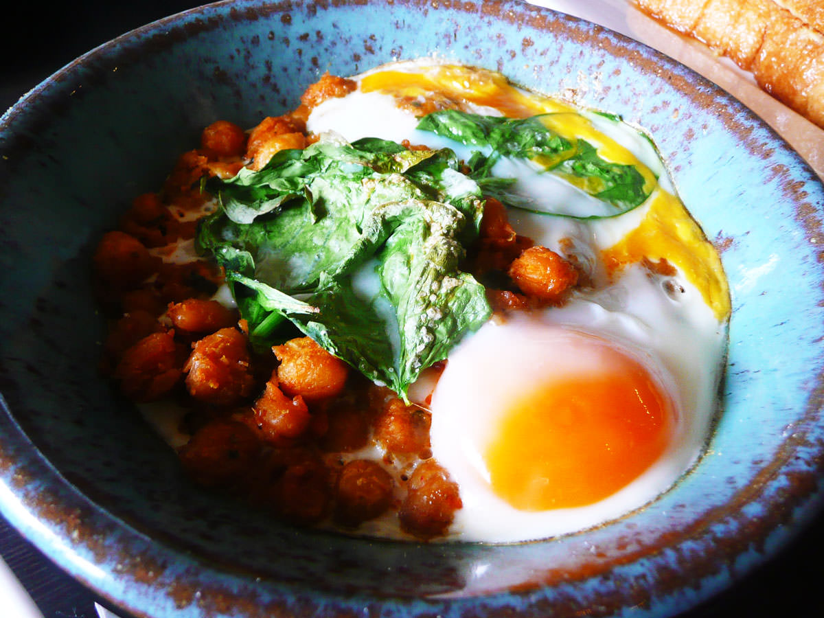Baked eggs with spiced chickpeas and spinach