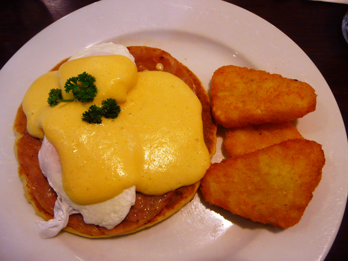Eggs Benedict with hash browns