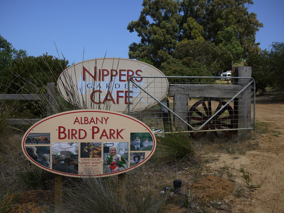 Nippers Cafe and Albany Bird Park signs