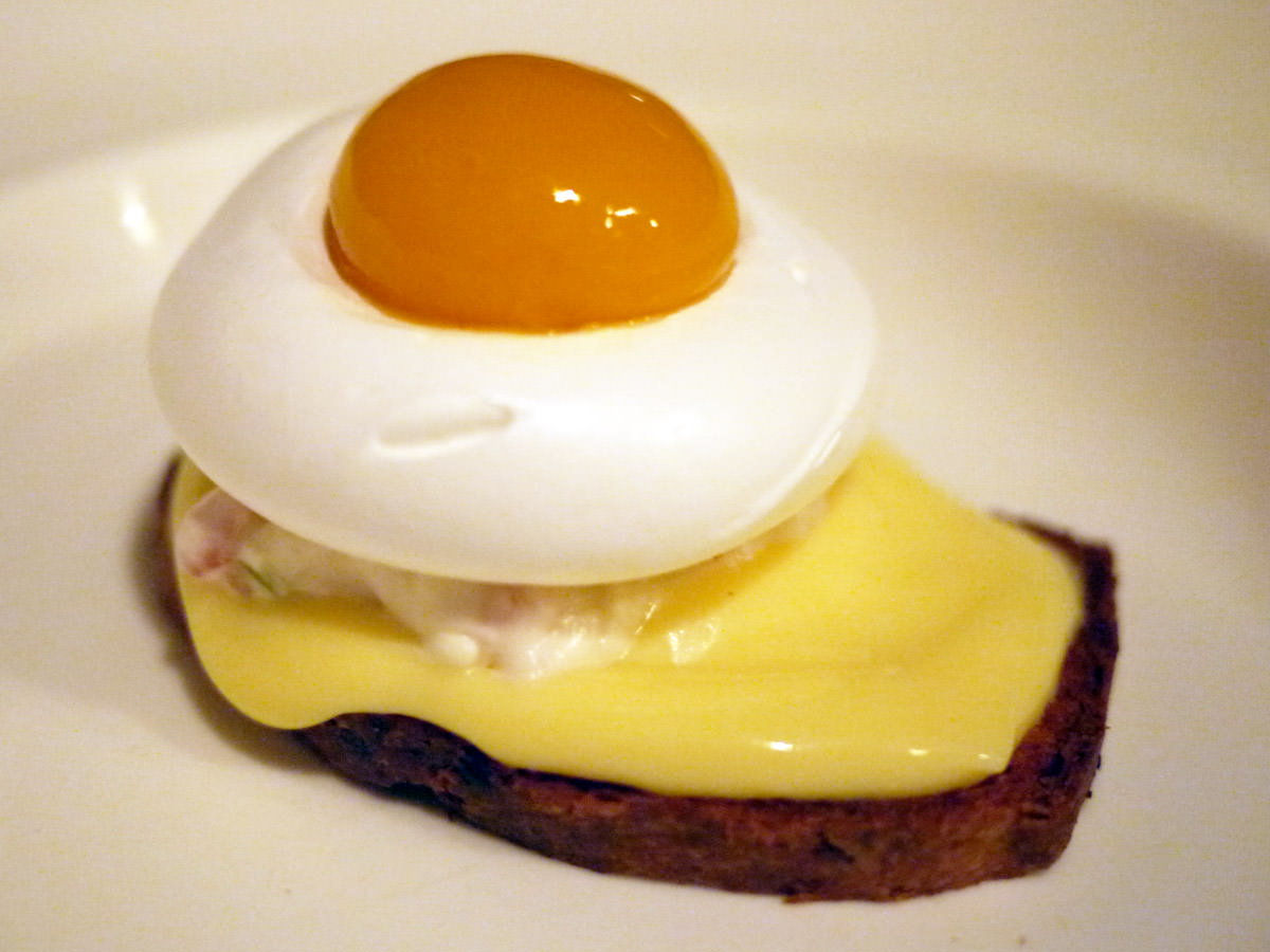 Fifth course: Fried egg on toast - meringue and mango, toasted brioche, custard, cream and fresh fruit
