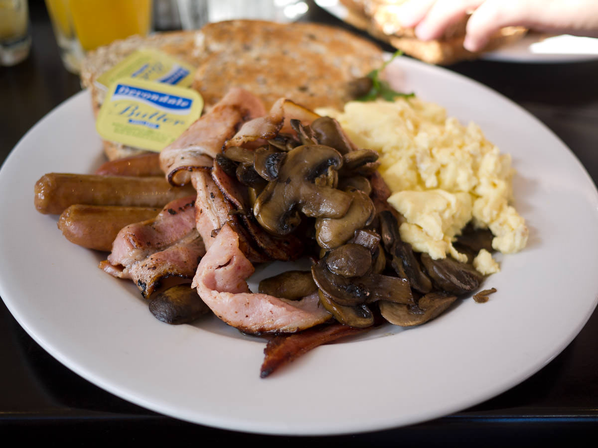 The Sam's fry-up (bacon, chipolatas, mushrooms, tomatoes, scrambled eggs and toast - AU$19.00)