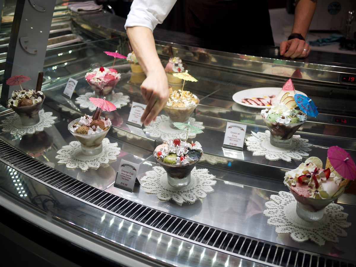 Labelling the dessert display, Via Del Corso