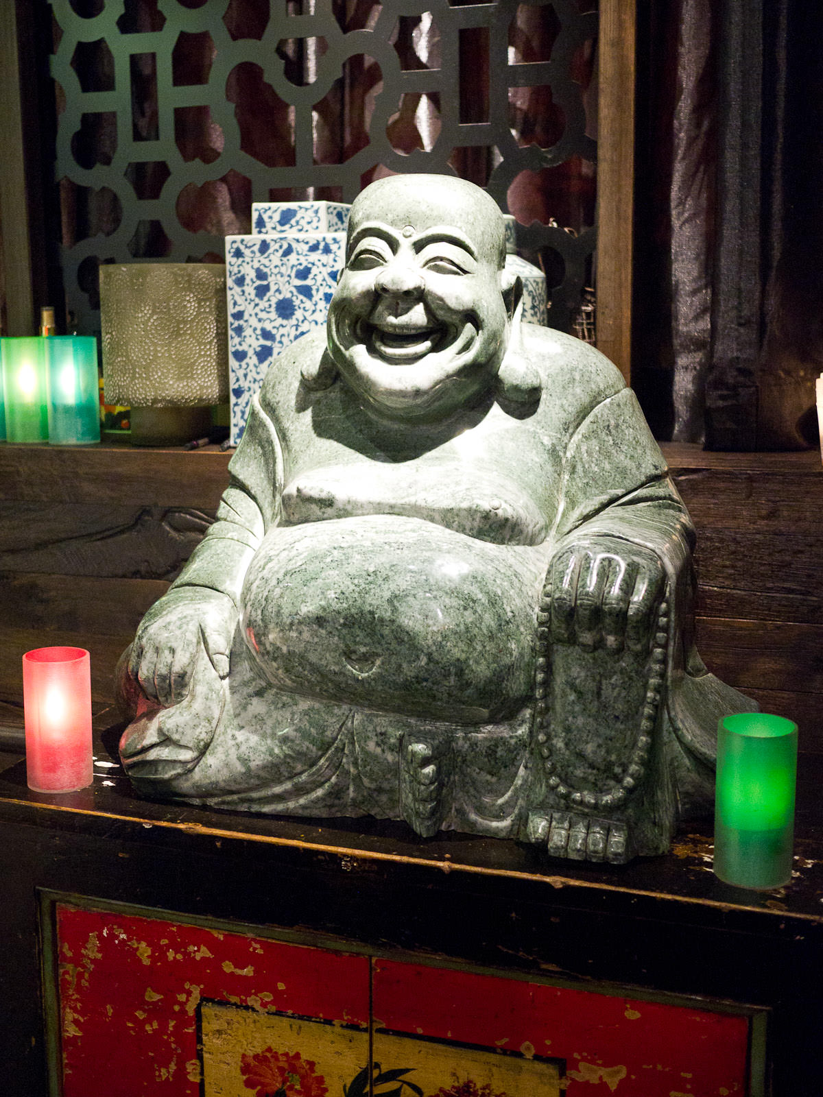 Happy Buddha statue