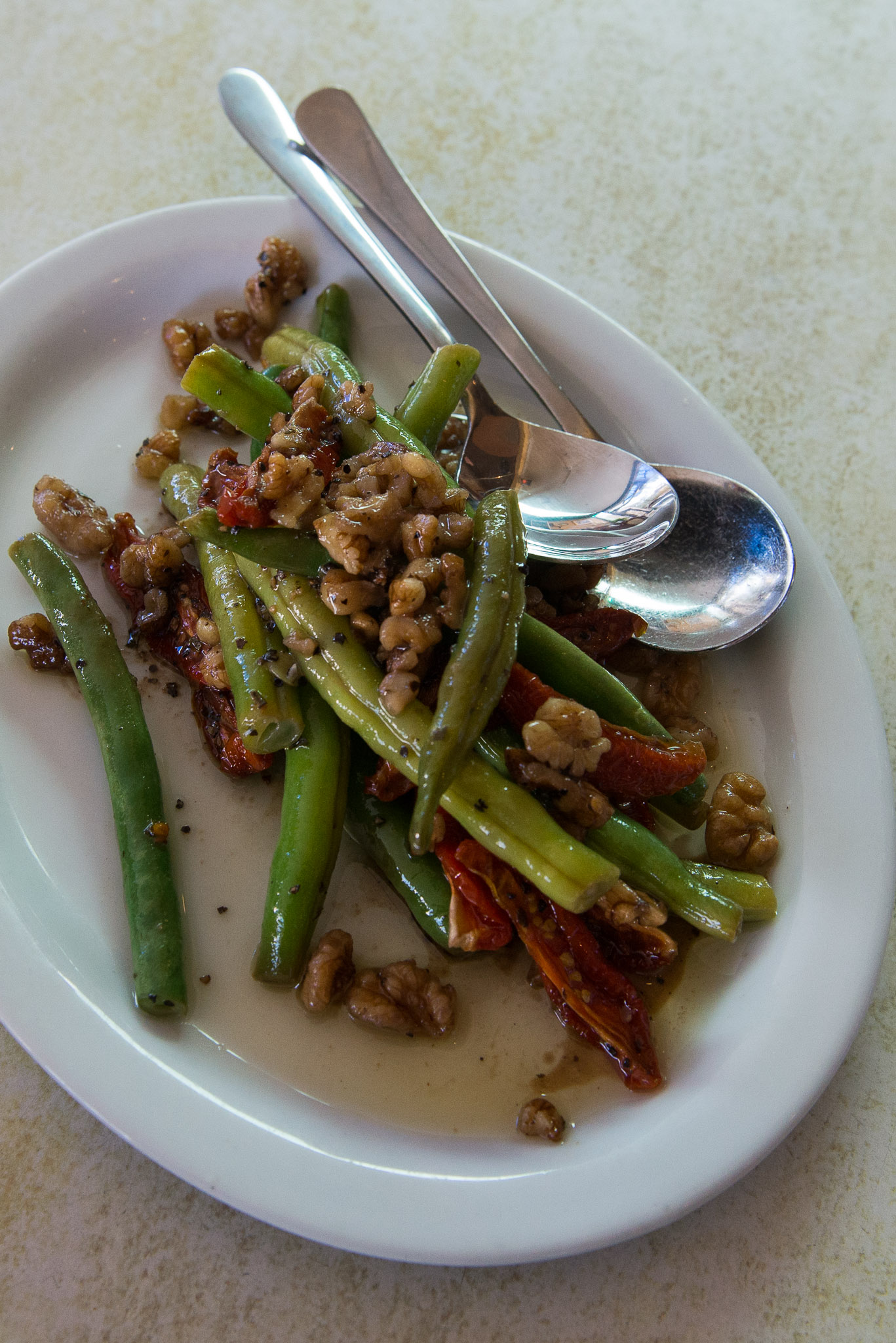 Green beans with sundried tomato and walnuts
