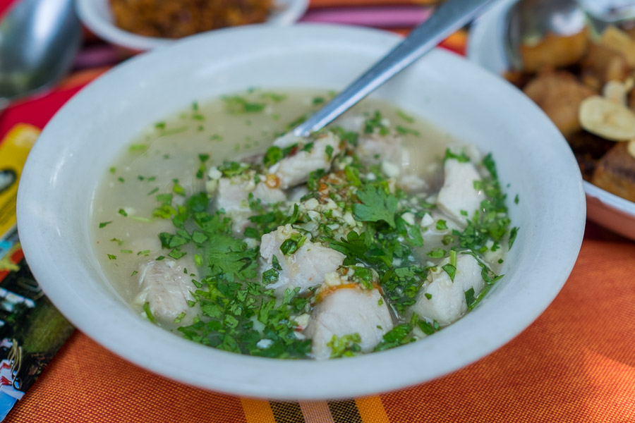 Steamed fish with lime and garlic
