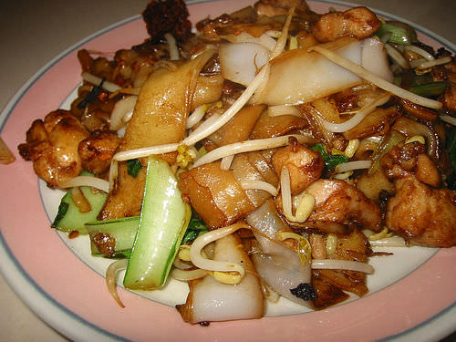 Char kway teow with chicken