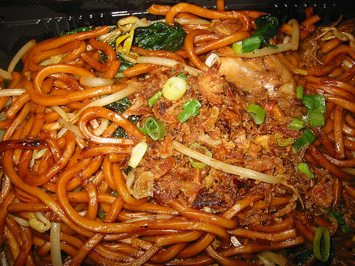 Fried egg noodles with chicken
