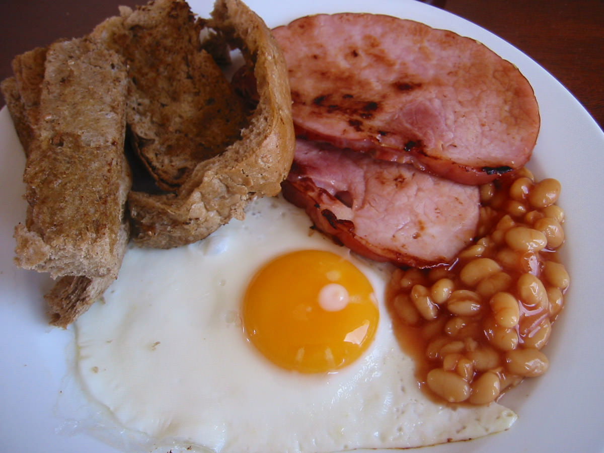 Ham, eggs, baked beans and fried bread
