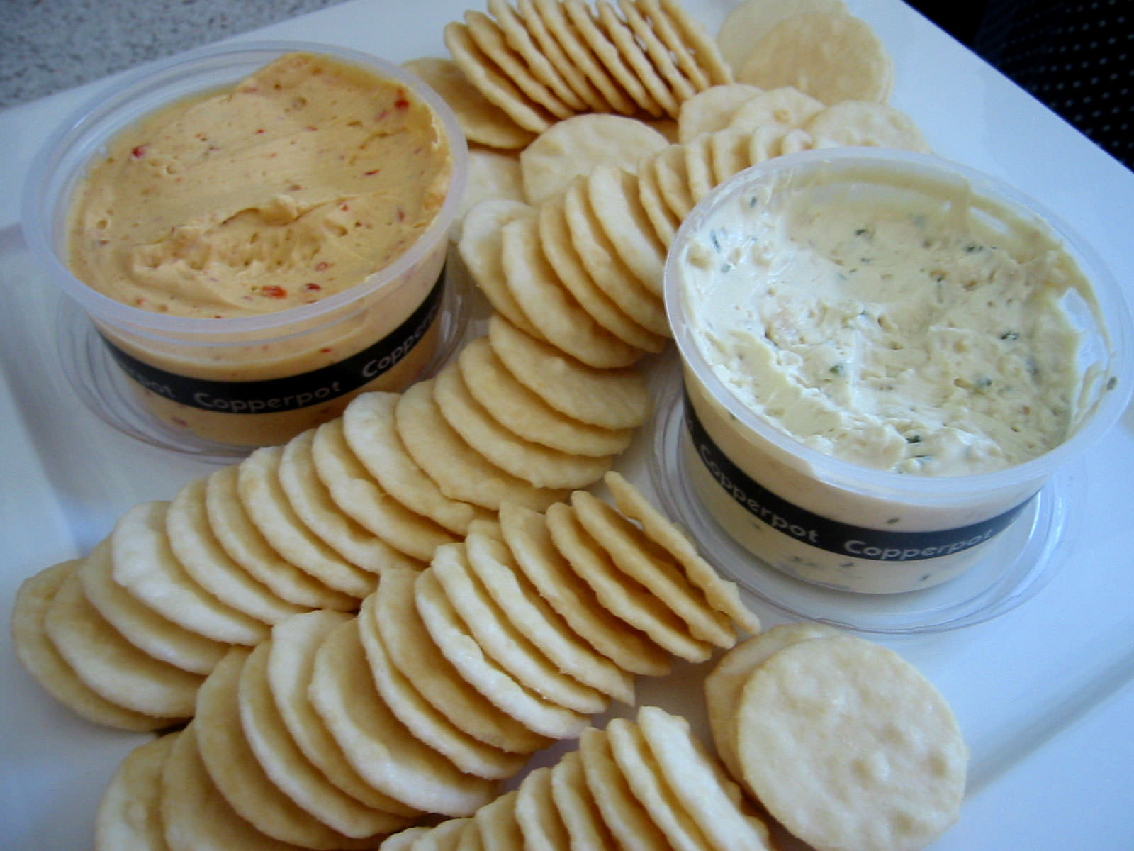 Rice crackers and two dips