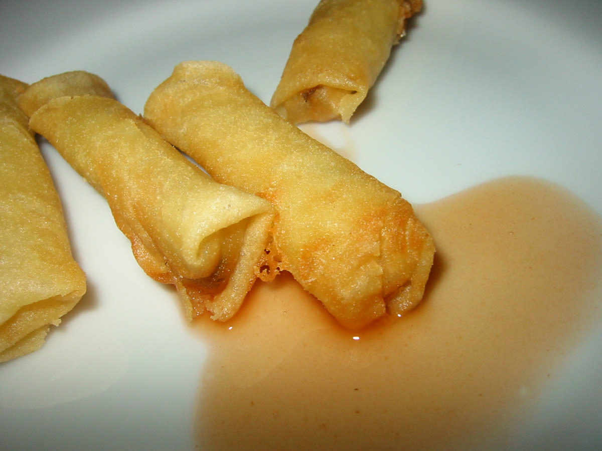 Spring rolls with sweet and sour dipping sauce