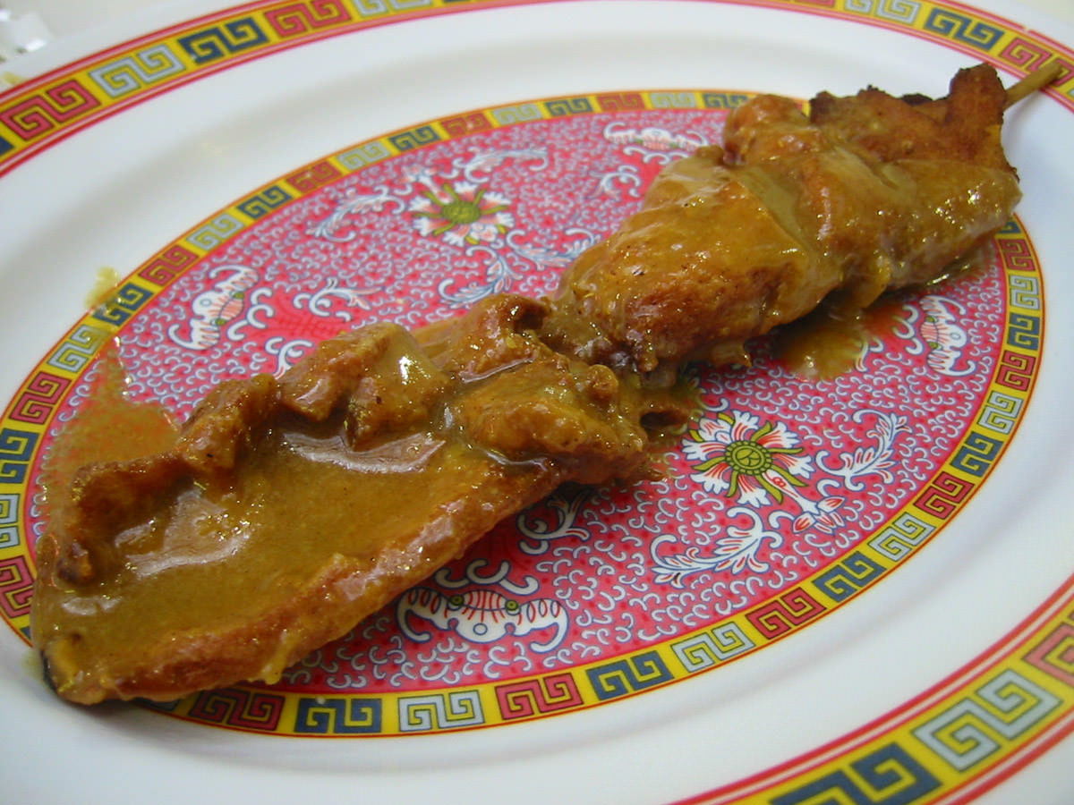 Chicken satay with peanut sauce