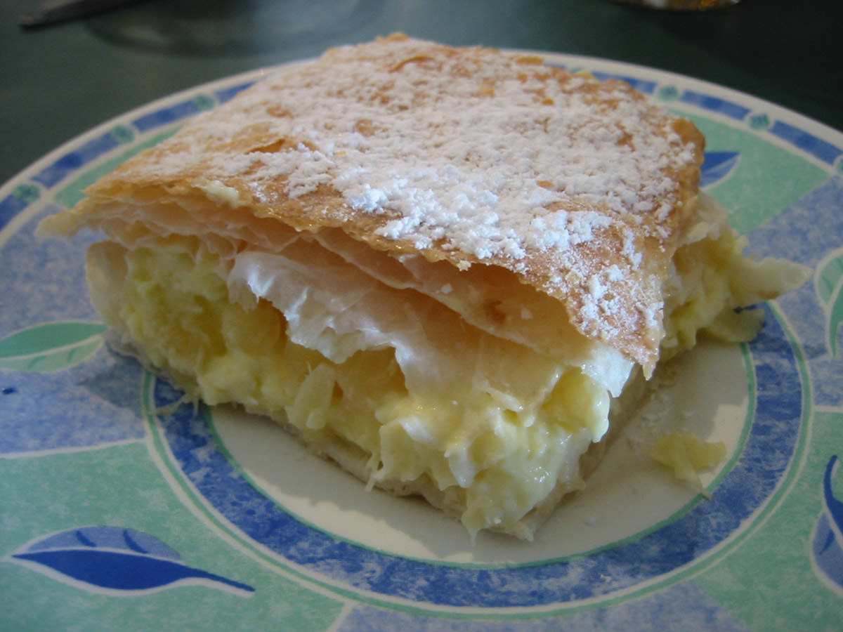 Strudel with pineapple