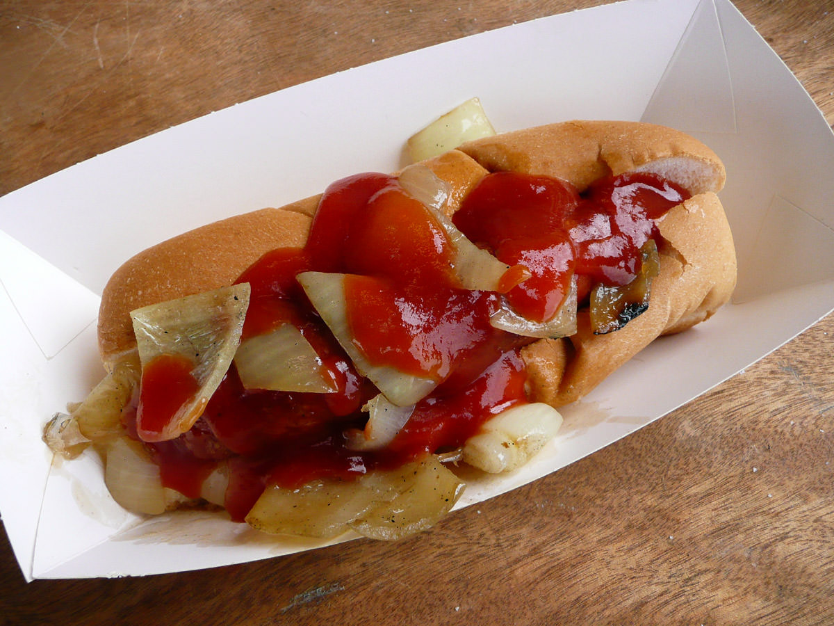Hot dog - sauced