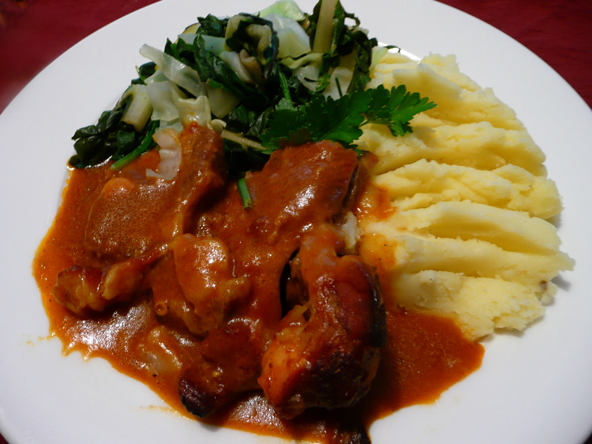 Savoury lamb chops, veg and mashed potatoes