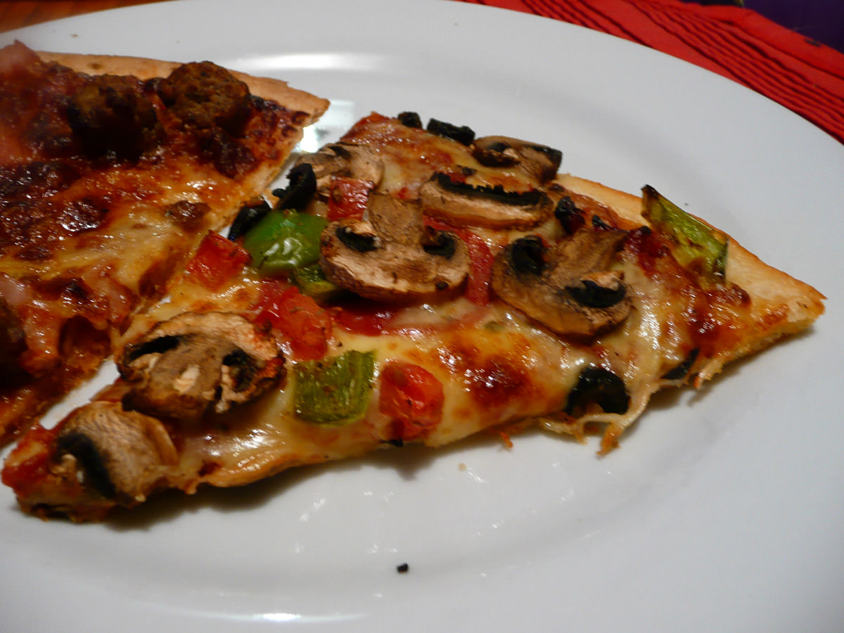 Dominos Godfather with Mushrooms Slice (classic crust)